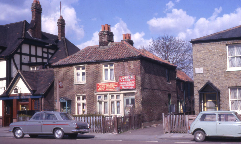 27 & 29 Commonside East, Mitcham, Surrey CR4. The Three Kings on left.